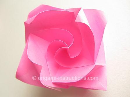 简单旋转折纸玫瑰花的折纸图解教程教你制作可爱的折纸玫瑰花