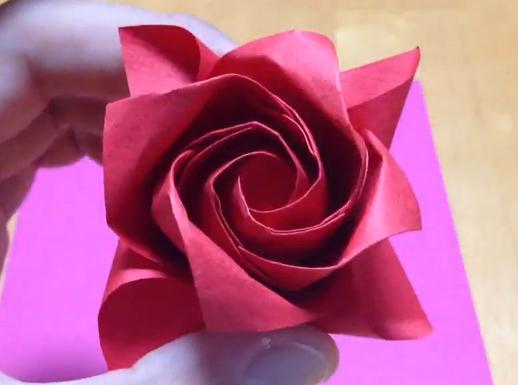 折纸玫瑰花的折法图解教程手把手教你制作漂亮的折纸玫瑰花教程