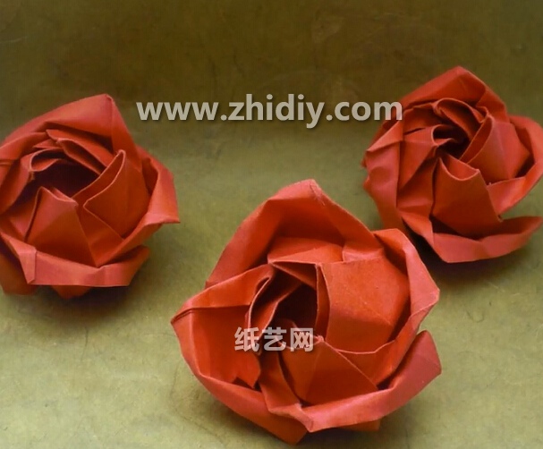 手工折纸玫瑰花的折法教程教你学习湿法折纸玫瑰花如何制作