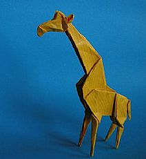 神谷哲史折纸长颈鹿教程制作出来的折纸长颈鹿