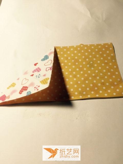 折纸爱心发卡 第3步
