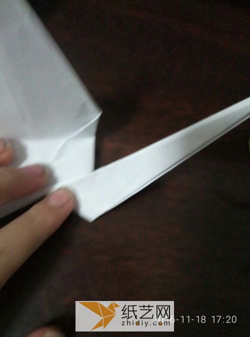 折纸灰常简单的千纸鹤 第6步