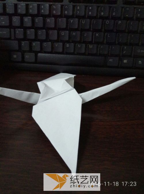 折纸灰常简单的千纸鹤 第8步