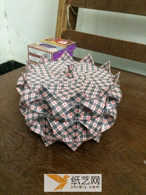 超大气的扑克牌制作折纸装饰花瓶 新年礼物就