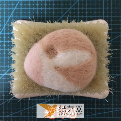 【招耳猫】羊毛毡教程之松鼠胸针 第8步