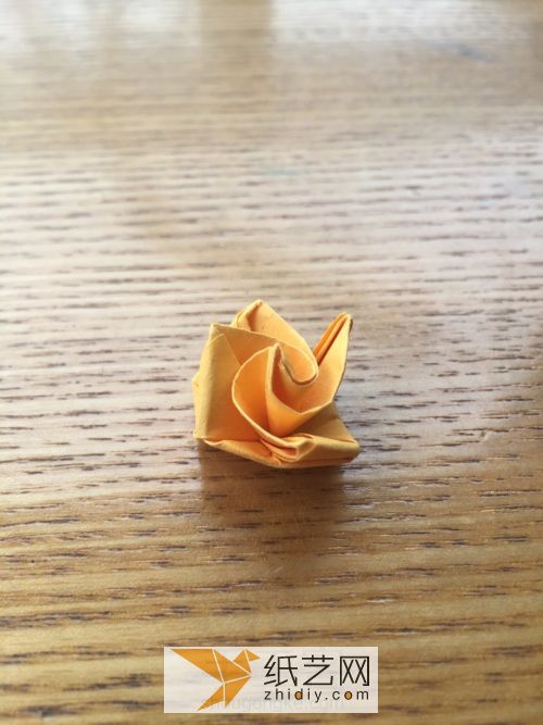 超简单纸折玫瑰 第22步