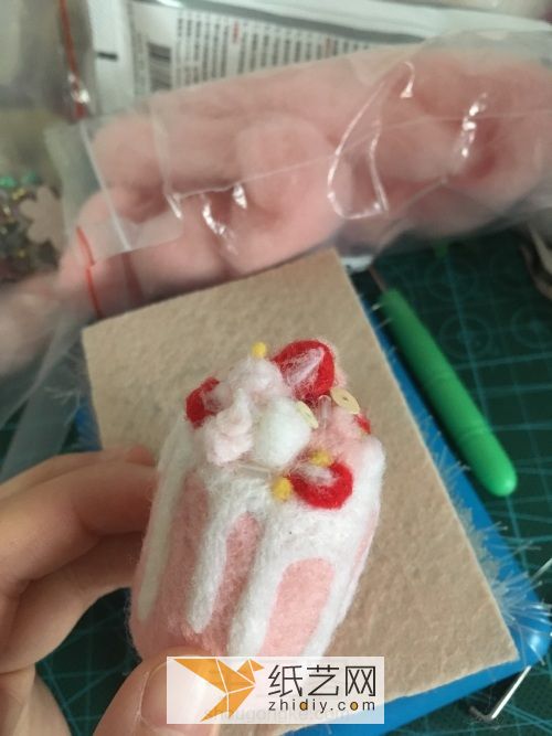 【羊毛毡教程】奶油草莓蛋糕 第9步