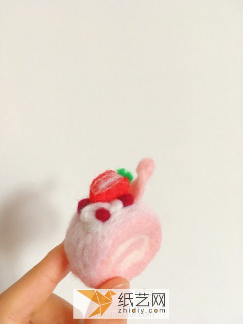 【羊毛毡教程】草莓奶油瑞士卷 第9步