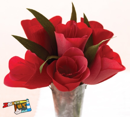 皱纹纸制作纸玫瑰的教程手把手教你制作漂亮的皱纹纸玫瑰