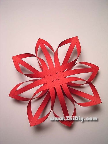 折纸和纸板的纸编芬兰星制作具有圣诞节的感觉