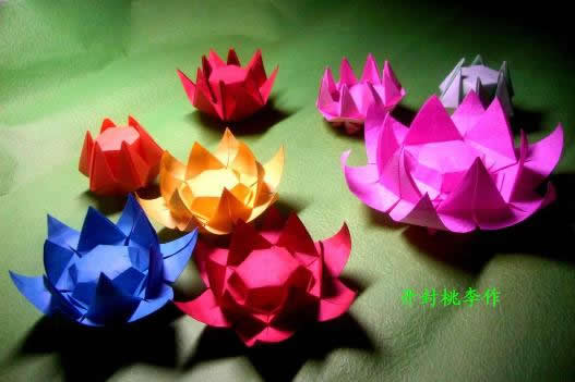 >> 文章内容 >> 莲花折纸教程图解  观音菩萨做的莲花怎么做折纸答:给