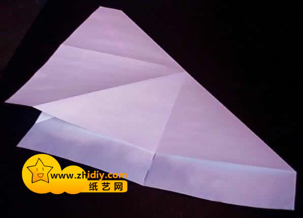 折纸飞机的折法图解教程第三步