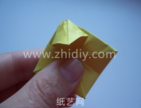 立体折纸小青蛙制作教程折纸过程中的第四十五步