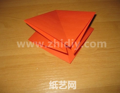 这是折纸制作中非常常见的一种基本折纸模型