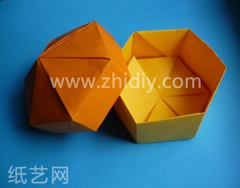 带盖子的折纸盒子制作教程完成后带盖子的效果图