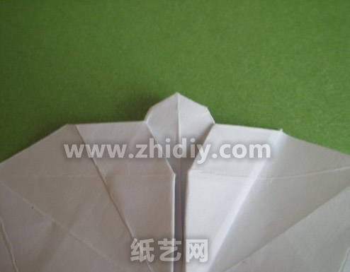 折纸蝴蝶兰纸艺花制作教程制作过程中的第三十五步