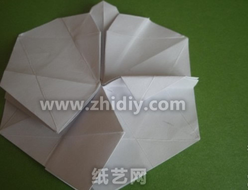 折纸蝴蝶兰纸艺花制作教程制作过程中的第四十一步