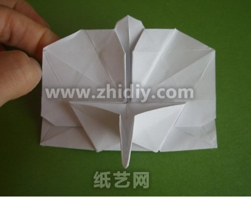 折纸蝴蝶兰纸艺花制作教程制作过程中的第五十六步