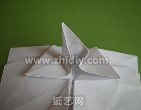 折纸蝴蝶兰纸艺花制作教程制作过程中的第六十步