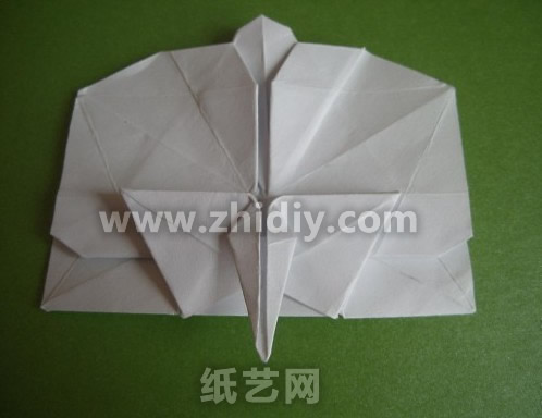 这样的一个造型让很多人想到了折纸飞机