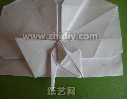 折纸蝴蝶兰纸艺花制作教程制作过程中的第六十六步