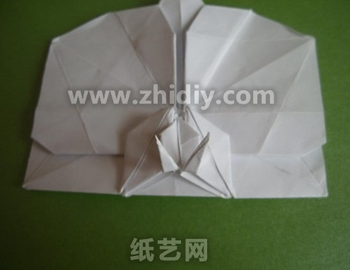 折纸蝴蝶兰纸艺花制作教程制作过程中的第七十一步