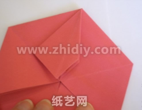 折纸牡丹纸艺花制作教程制作过程中的第三十步