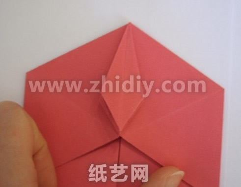 折纸牡丹纸艺花制作教程制作过程中的第三十一步