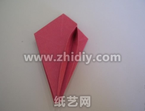 折纸倒挂金钟纸艺花制作教程折纸过程中的第二十五步