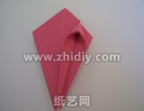 折纸倒挂金钟纸艺花制作教程折纸过程中的第二十六步
