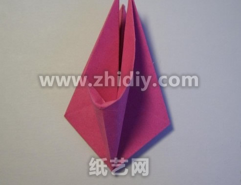 折纸倒挂金钟纸艺花制作教程制作过程中的第三十六步