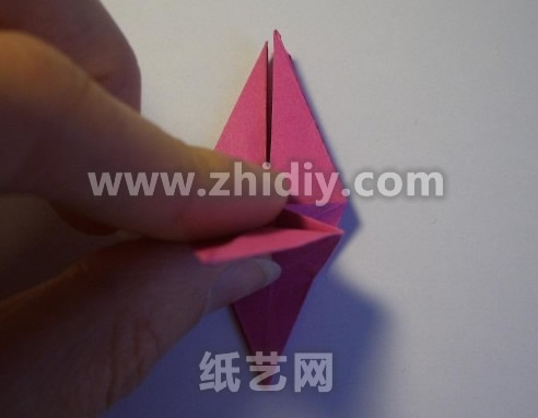 折纸倒挂金钟纸艺花制作教程折纸过程中的第四十步