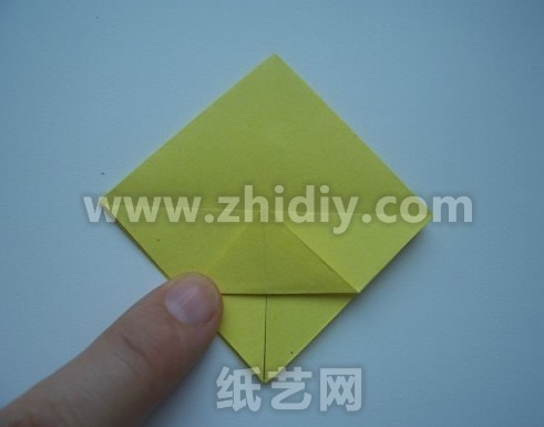这样一个方形的小折纸看起来容易做起来难