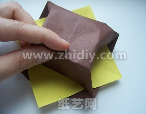 手工折纸篮子制作教程图解制作过程中的第三十一步