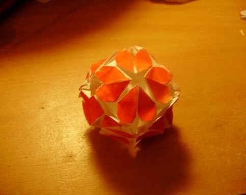利用折纸心所制作出来的漂亮折纸花球手工折纸图解教程手把手教你制作折纸心纸球花