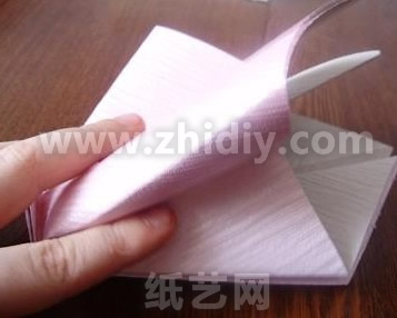 折纸花瓶制作教程折纸过程中的第五步