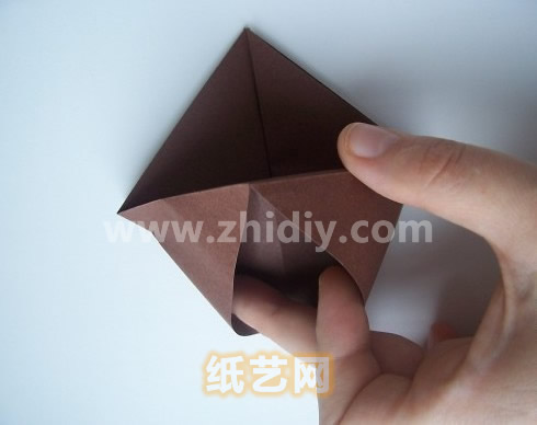 这样一个基本的折纸操作可以这样打开