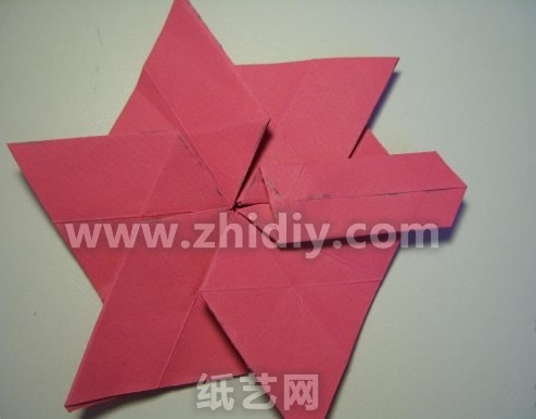 折纸太阳花制作教程折纸过程中的第十一步