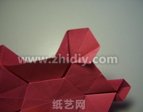 折纸太阳花制作教程折纸过程中的第十六步