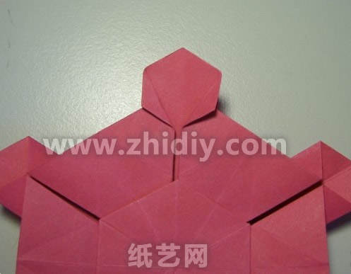 折纸太阳花制作教程折纸过程中的第十五步