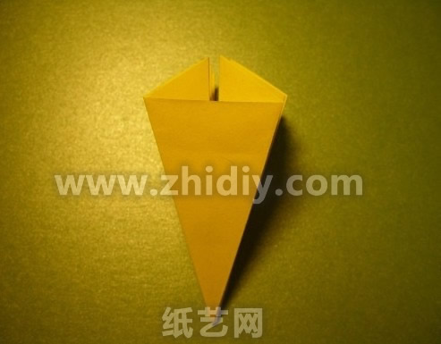折纸太阳花制作教程折纸过程中的第二十五步