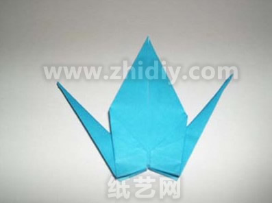 已经基本上有折纸千纸鹤的雏形了