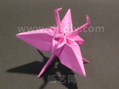 折纸千纸鹤的基本样子已经开始出现了