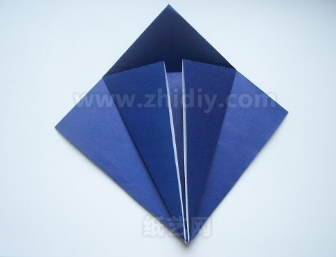 简单立体折纸小兔制作教程折纸过程中的第十六步