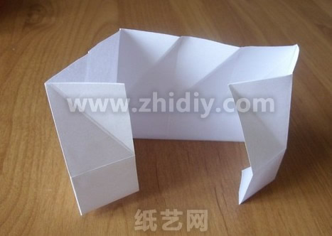 手工折纸盒子教程（收纳盒、首饰盒）制作过程中的第十步