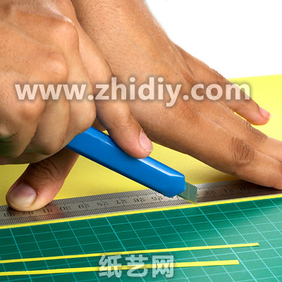 采用小刀切割衍纸可能用到的纸条