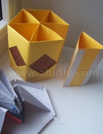 简单折纸笔筒制作教程