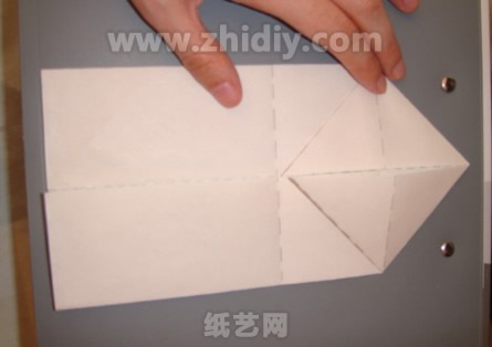 兔年手工折纸兔子图解教程制作过程中的第十一步