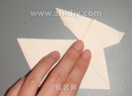 兔年手工折纸兔子图解教程制作过程中的第二十六步