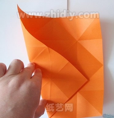 手工折纸菊花图解教程制作过程中的第五步